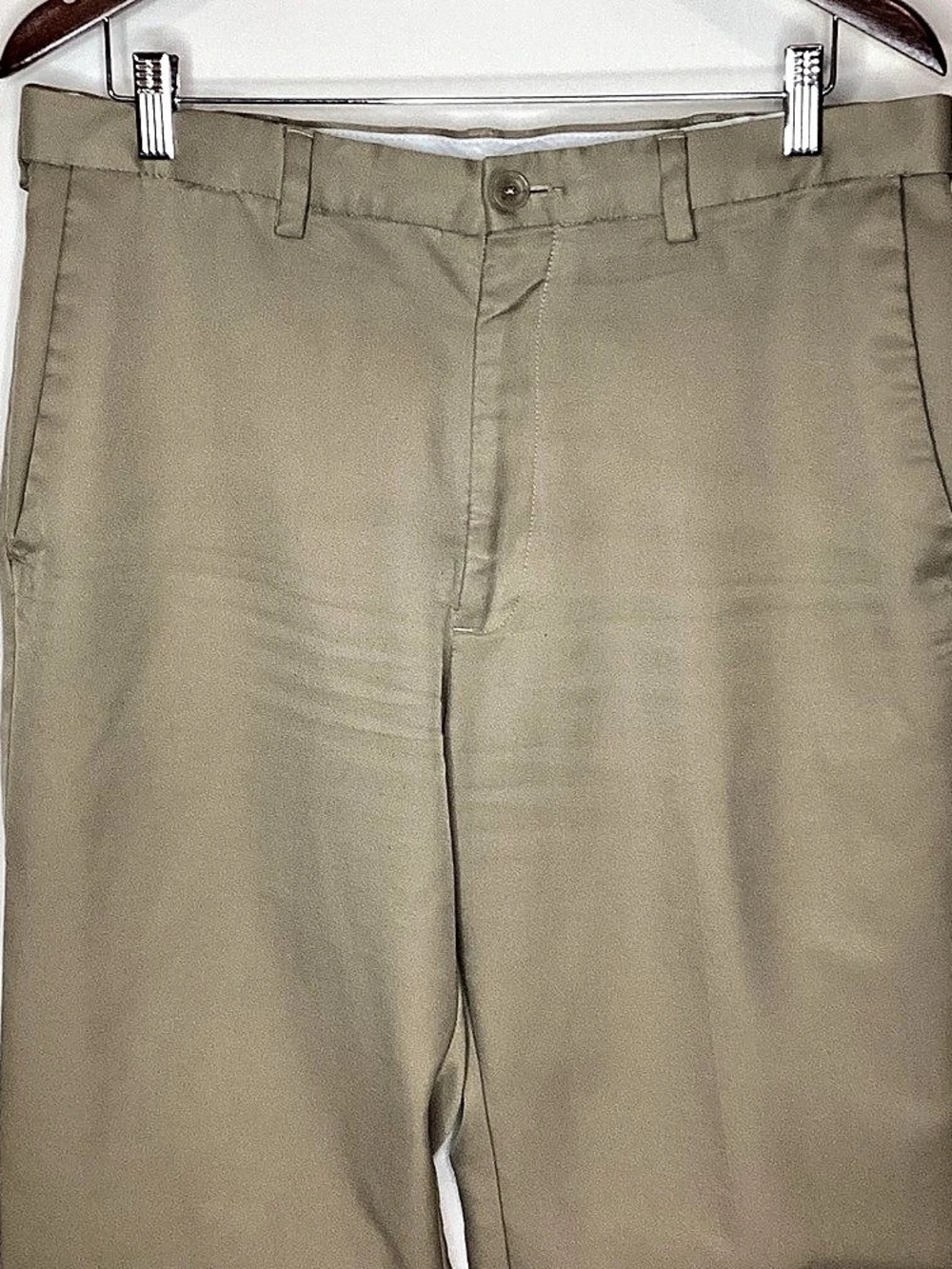 Haggar Classic Fit Cool 18 Men's Chinos Khaki Waist 34 x 34 Like New